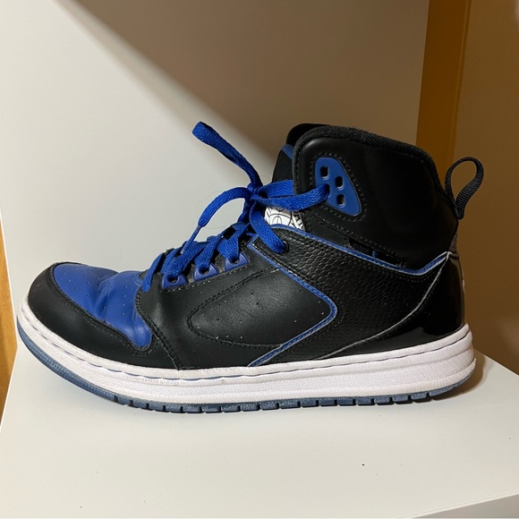Air Jordan Sneakers - Picture 4 of 8